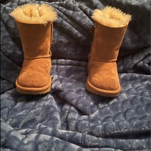 Brand new never worn size 7 UGG Bailey Bow water resistant